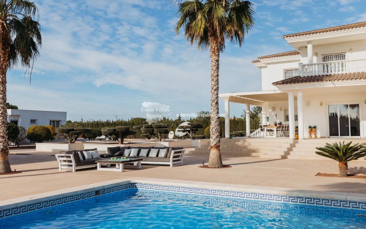 Sale of independent chalet in Torrellano, Elche / Elx
 photo 2