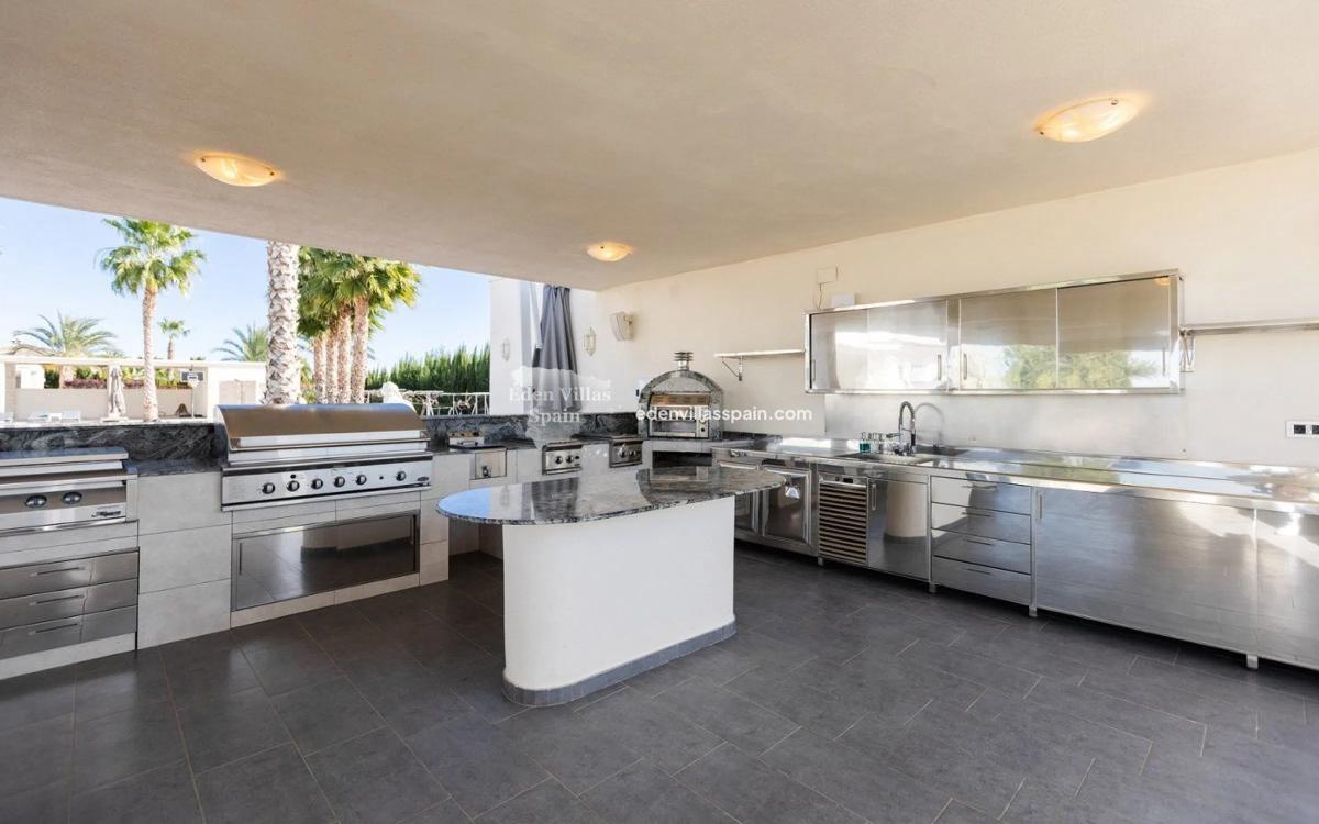 Sale of independent chalet in Torrellano, Elche / Elx
 photo 4