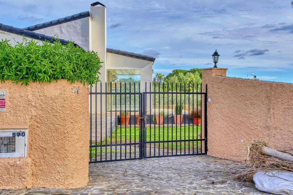 Sale of independent chalet in Valverde, Elche / Elx
photo 1