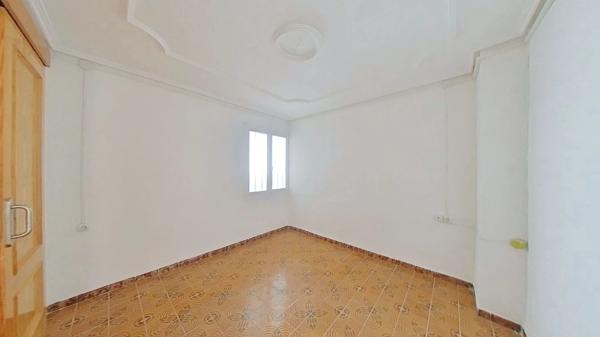 Venta de piso en Barrio Reina Victoria-Miguel Hernández, Elche / Elx
thumbnail 2