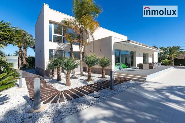 Independent chalet for sale in Baya-Alta, Elche / Elx
thumbnail 2