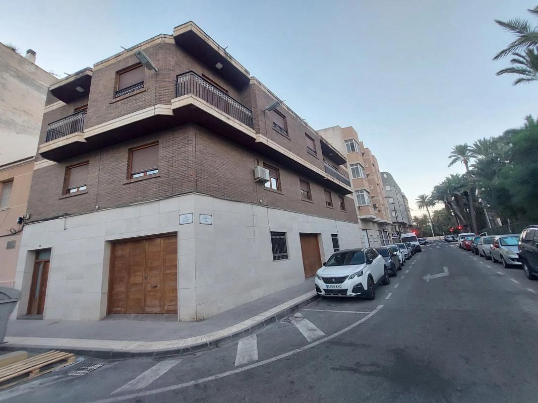 Sale of independent chalet in Barrio Portes Encarnades-Torreta-Portalada, Elche / Elx
 photo 2
