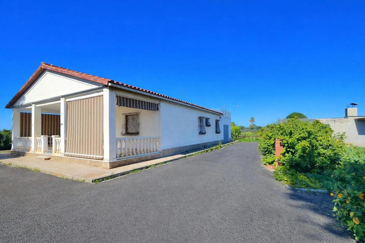 Venta de chalet independiente en Las Bayas-Asprillas, Elche / Elx
photo 1