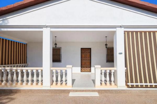 Chalet independiente en venta en Las Bayas-Asprillas, Elche / Elx
thumbnail 1