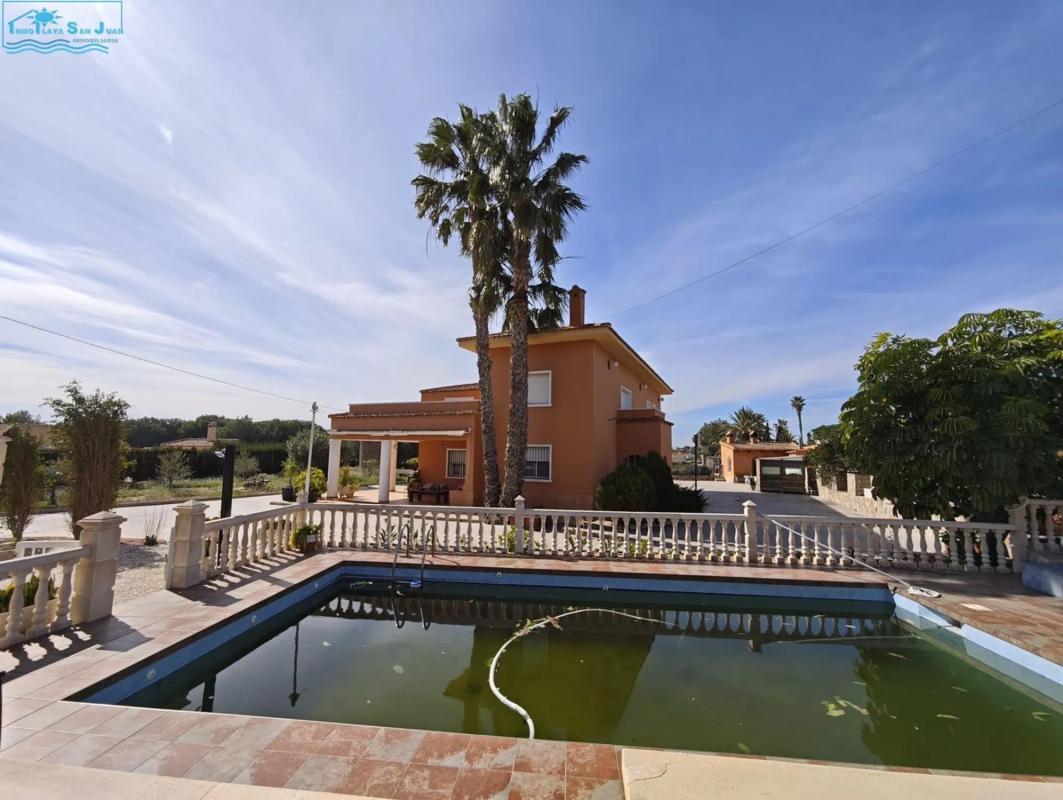 Sale of independent chalet in Maitino-Perleta, Elche / Elx
photo 3