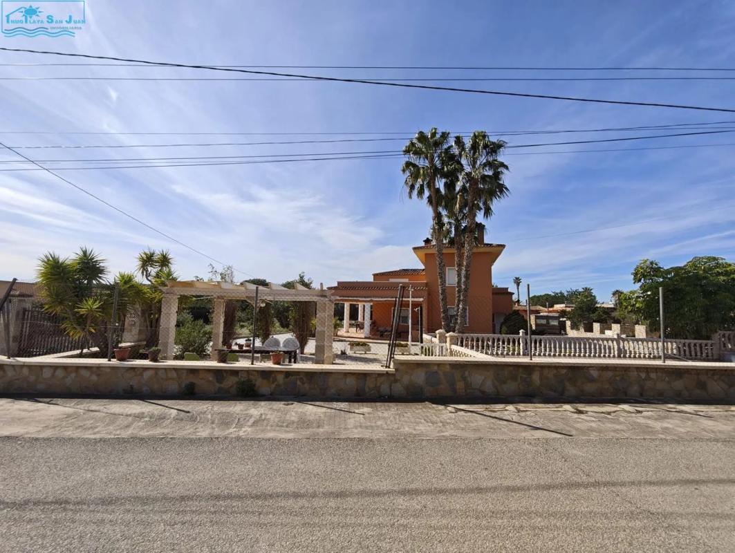 Sale of independent chalet in Maitino-Perleta, Elche / Elx
photo 5