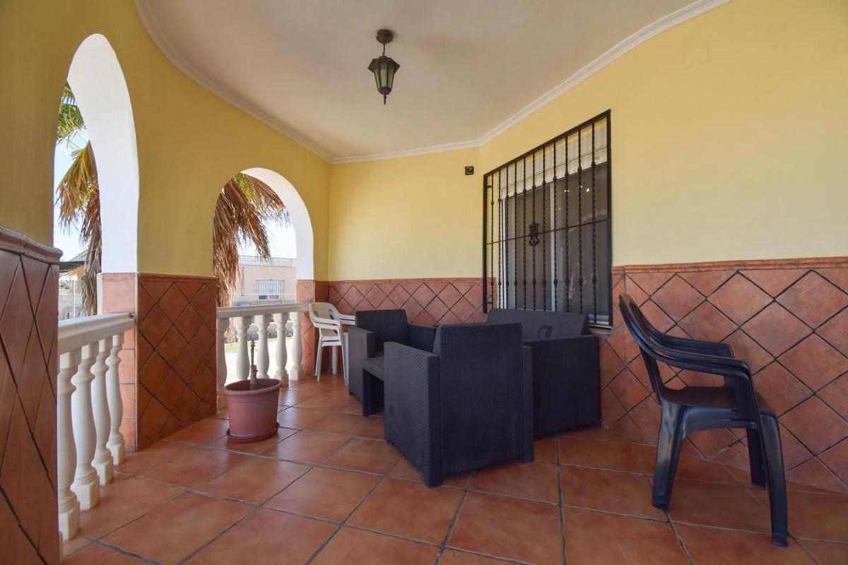 Sale of independent chalet in Partida Daimes, Elche / Elx
photo 4