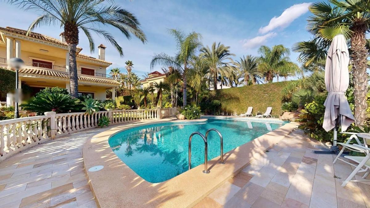 Sale of independent chalet in Peña de Las Águilas, Elche / Elx
photo 1