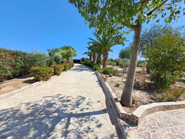 Independent chalet for sale in BYA ALTA, Elche / Elx
thumbnail 2