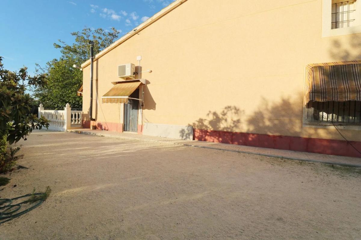 Sale of independent chalet in Algoda-Matola-Llano de San José, Elche / Elx
photo 5