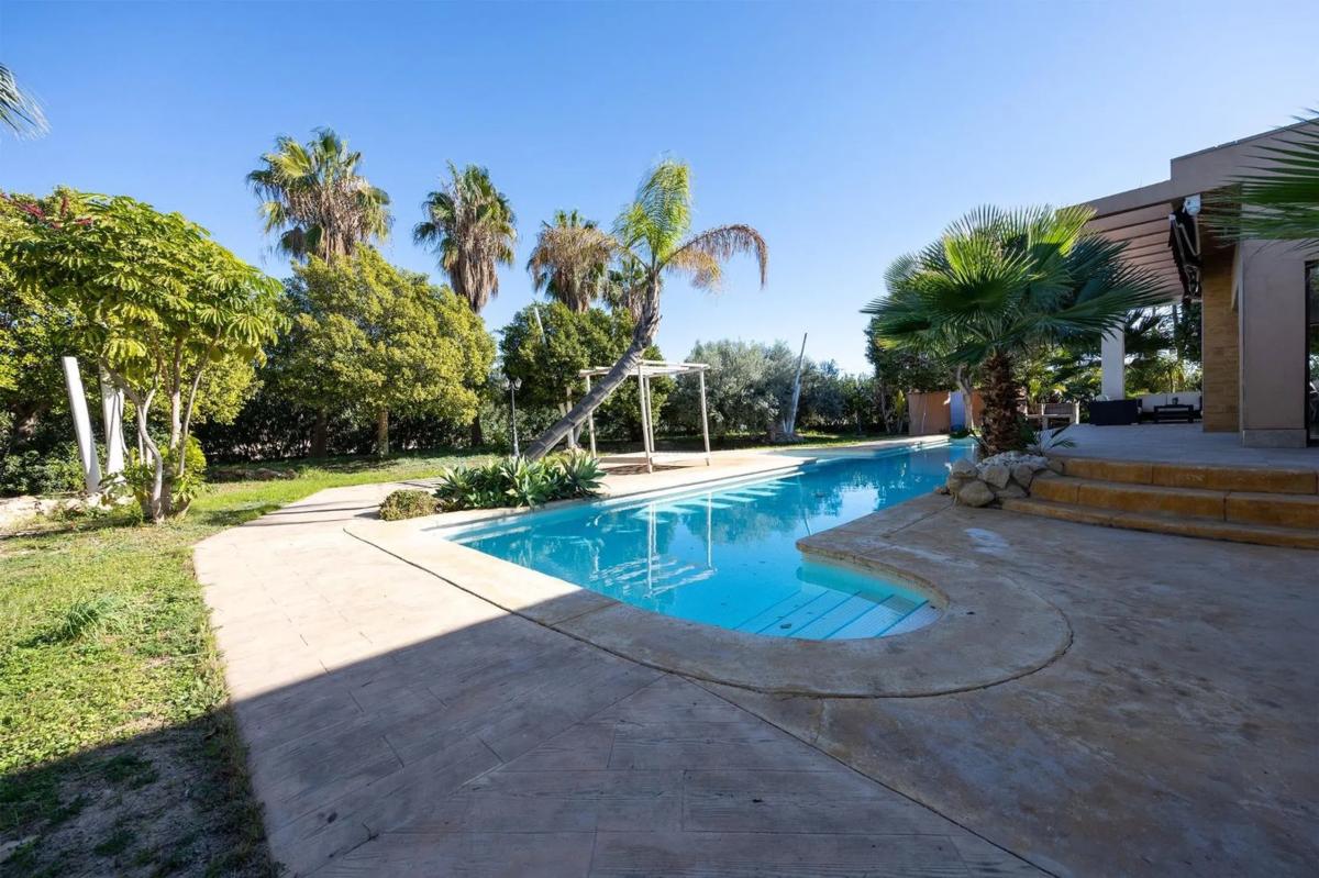 Sale of independent chalet in Carrús, Elche / Elx
photo 1