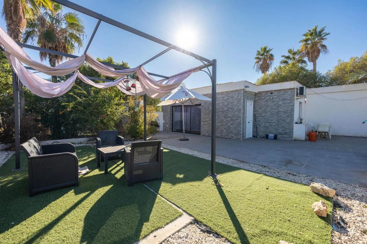 Sale of independent chalet in Carrús, Elche / Elx
photo 4