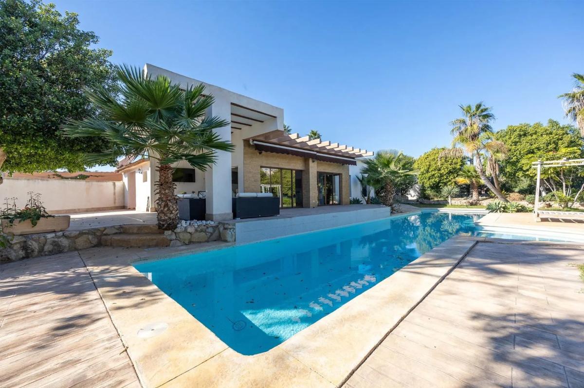 Sale of independent chalet in Carrús, Elche / Elx
photo 5