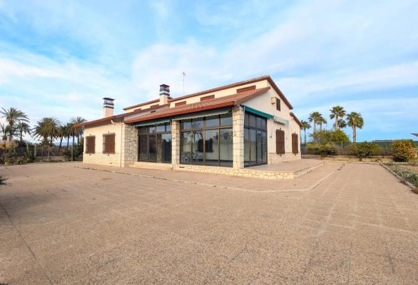 Independent chalet for sale in Maitino-Perleta, Elche / Elx
photo 1
