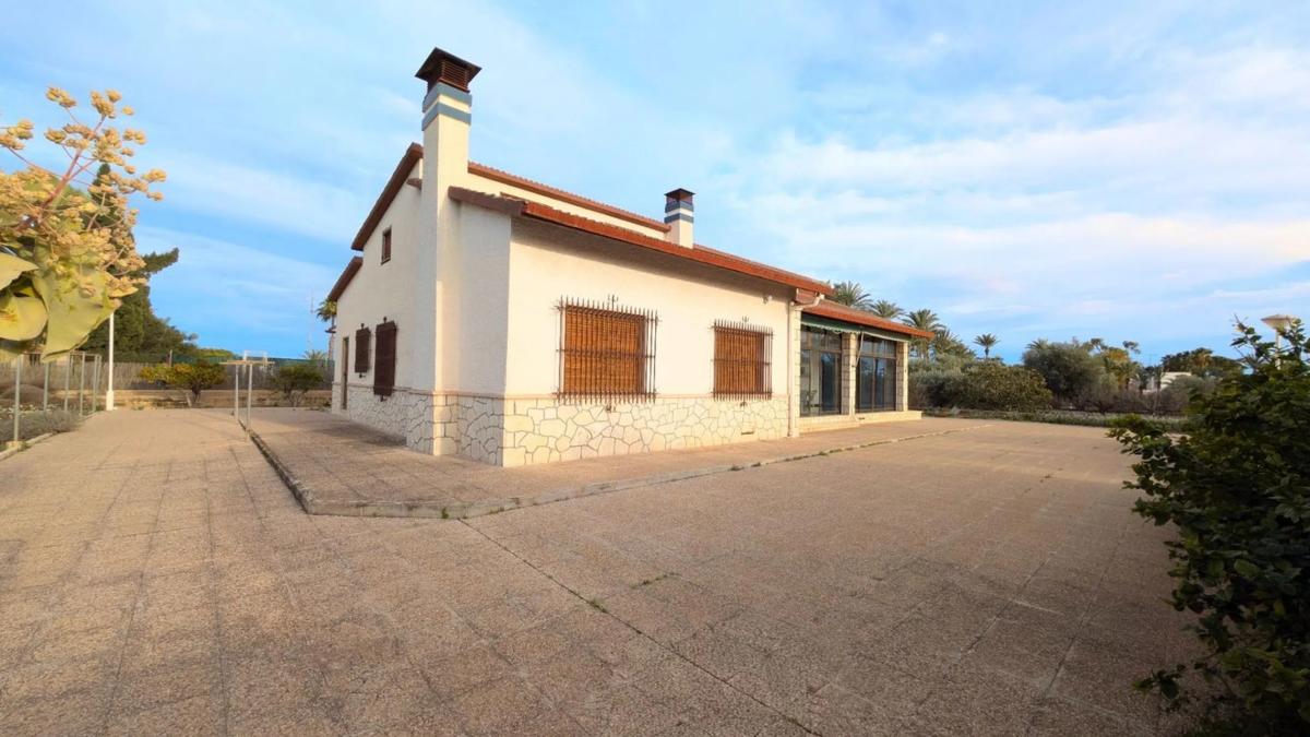 Sale of independent chalet in Maitino-Perleta, Elche / Elx
 photo 2