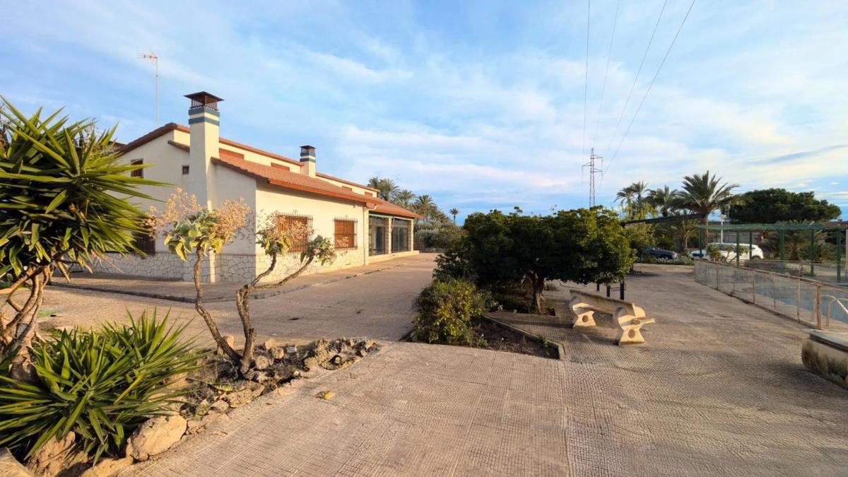 Sale of independent chalet in Maitino-Perleta, Elche / Elx
 photo 3