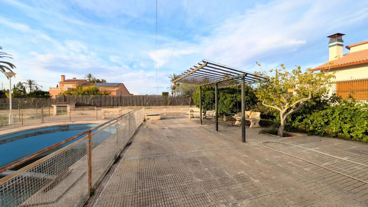 Sale of independent chalet in Maitino-Perleta, Elche / Elx
 photo 4