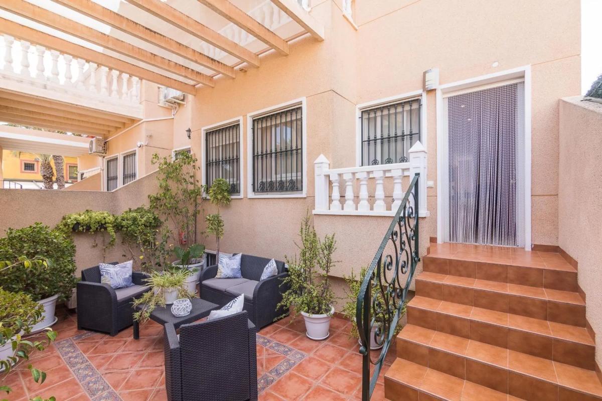 Sale of independent chalet in Avenida de Valverde, Elche / Elx
 photo 3