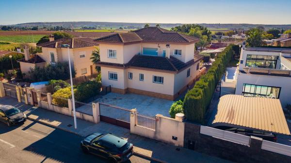 Independent chalet for sale in Calle Benimassot, Elche / Elx
 photo 4