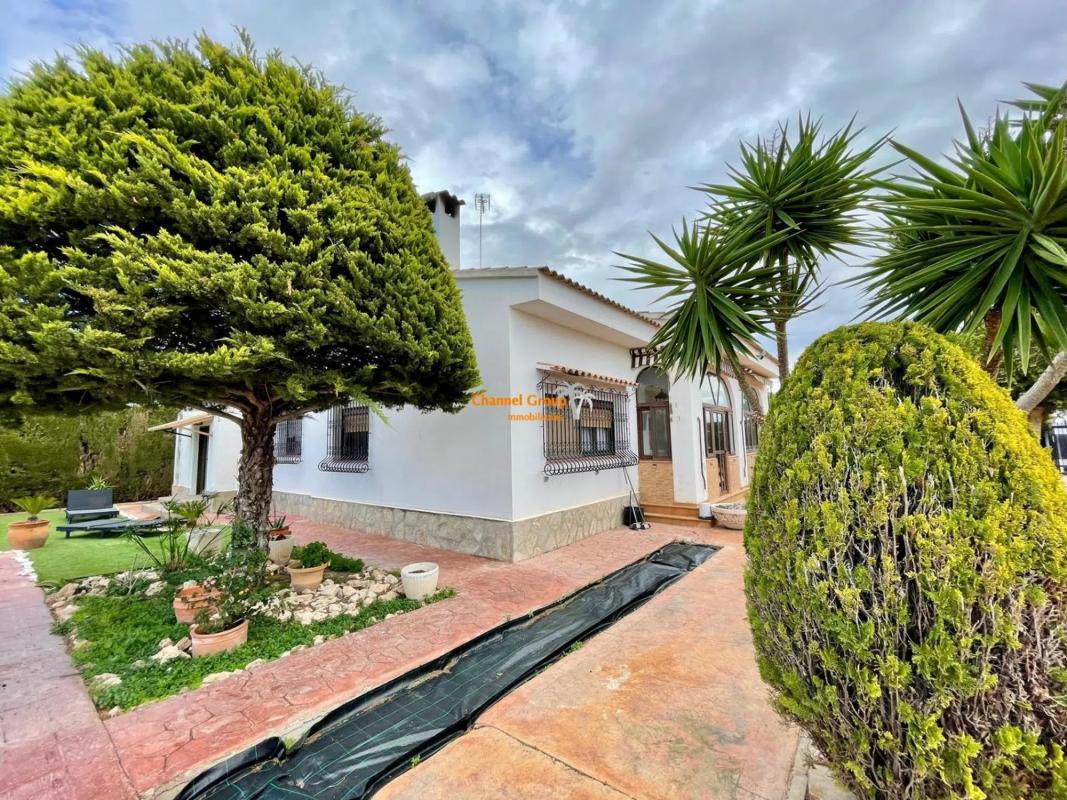 Venta de chalet independiente en Algoda-Matola-Llano de San José, Elche / Elx
 photo 2