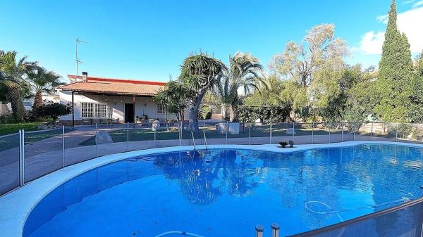 Chalet independiente en venta en Peña las Aguilas, Elche / Elx
photo 1