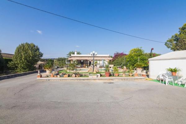 Chalet independiente en venta en Algoda-Matola-Llano de San José, Elche / Elx
thumbnail 1