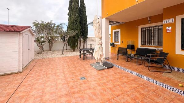 Chalet pareado en calle Bahia, 147 photo 1