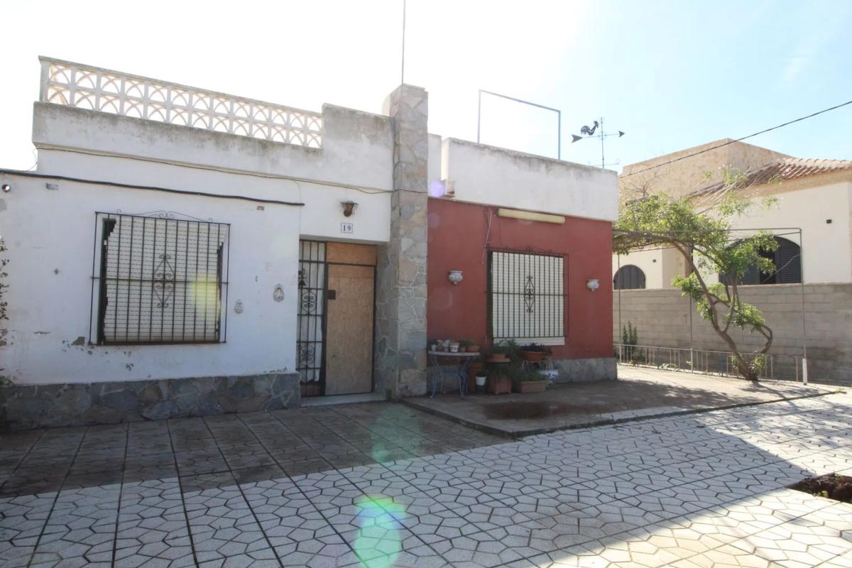 Sale of independent chalet in CL PALANGRE, Elche / Elx
photo 4