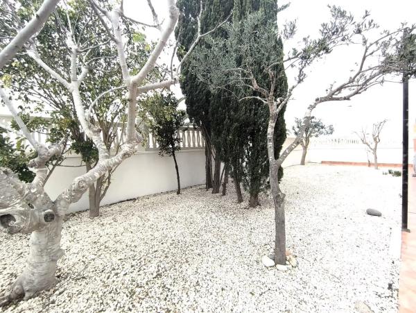 Chalet pareado en calle Bahia thumbnail 2