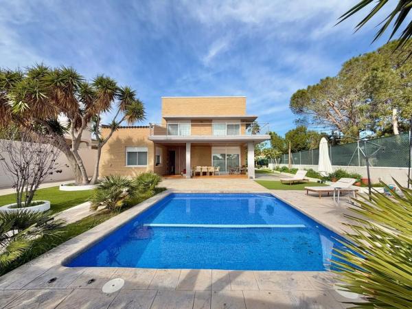 Chalet independiente en venta en Valverde, Elche / Elx
photo 1
