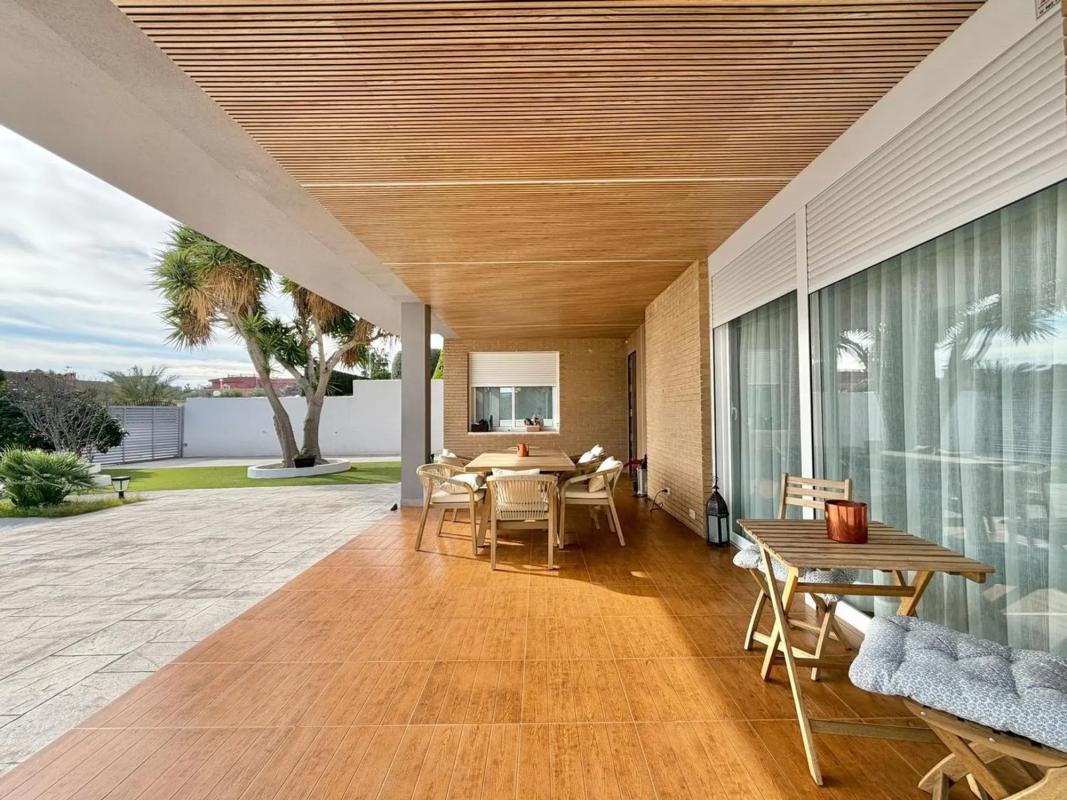 Sale of independent chalet in Valverde, Elche / Elx
photo 4