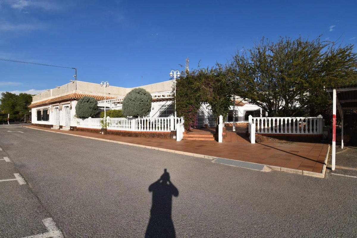 Sale of independent chalet in Valverde, Elche / Elx
photo 3