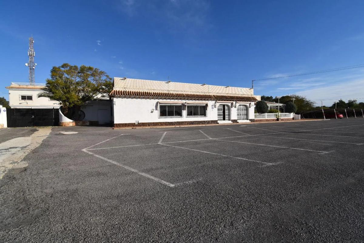 Sale of independent chalet in Valverde, Elche / Elx
photo 5