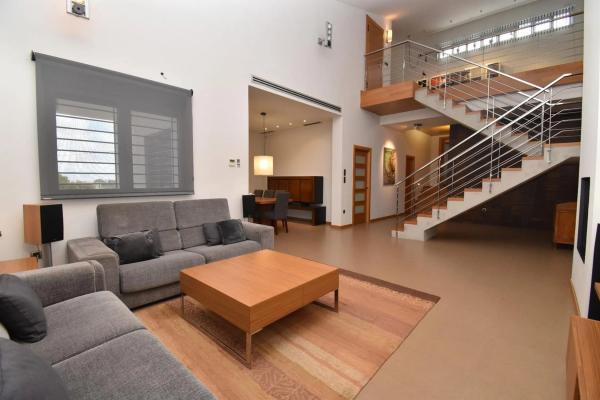 Chalet independiente en venta en Peña de Las Águilas, Elche / Elx
photo 1