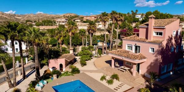Independent chalet for sale in Calle Rafal, Elche / Elx
thumbnail 1