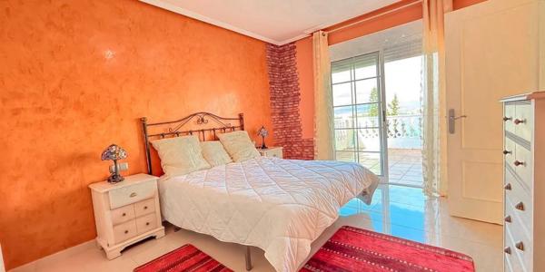 Independent chalet for sale in Calle Isla de Formentera, Elche / Elx
photo 1