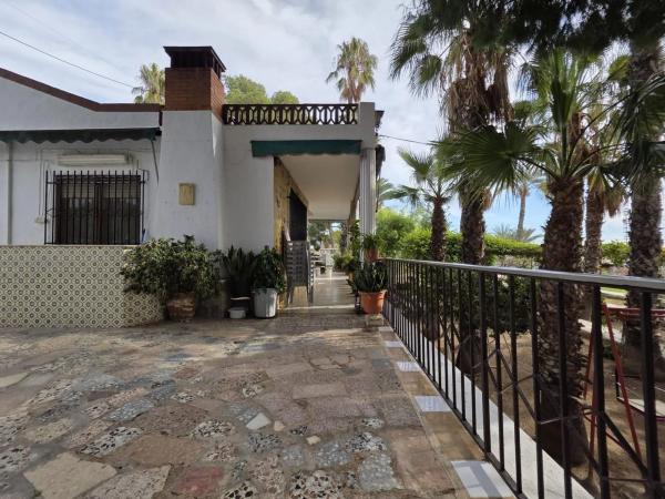 Independent chalet for sale in Peña de Las Águilas, Elche / Elx
photo 1