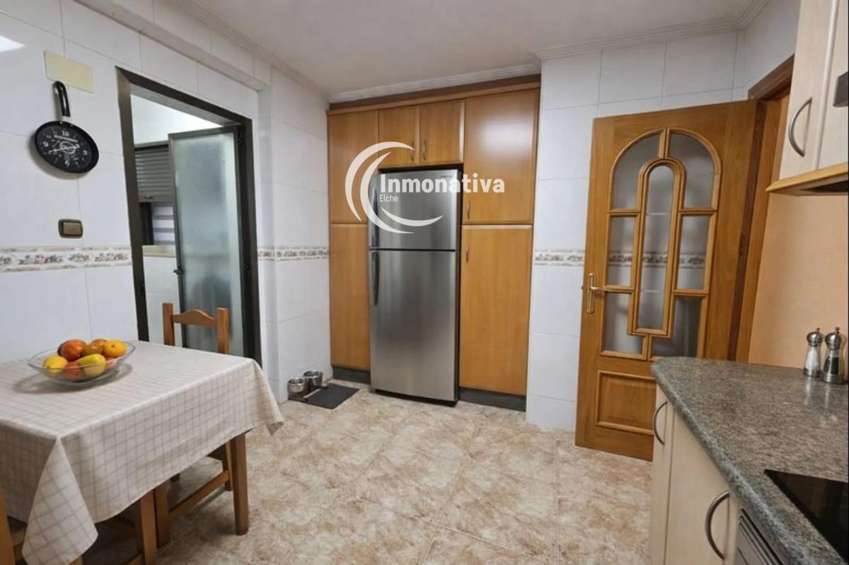 Venta de piso en Barrio San Crispín, Elche / Elx
photo 1