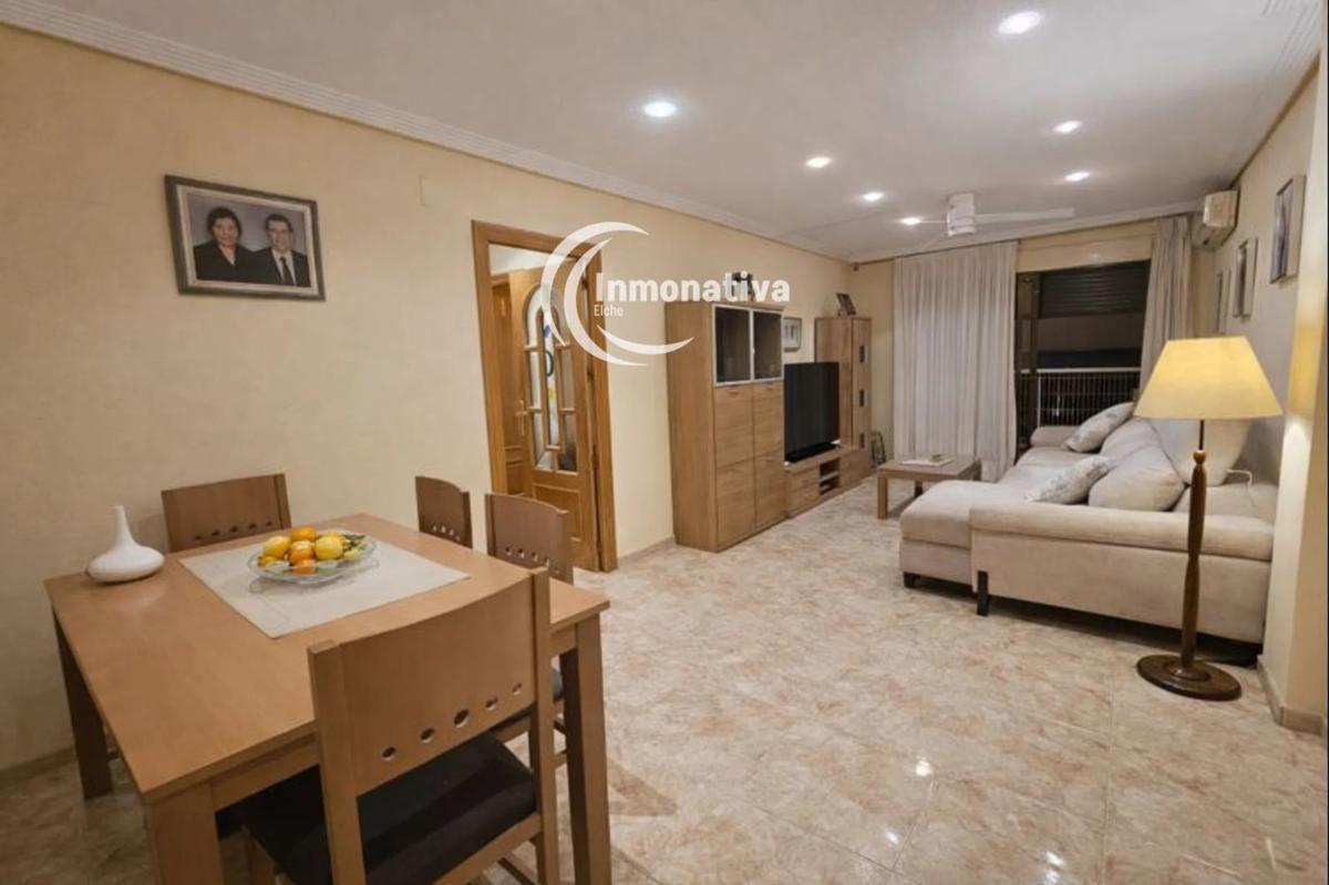 Venta de piso en Barrio San Crispín, Elche / Elx
photo 2