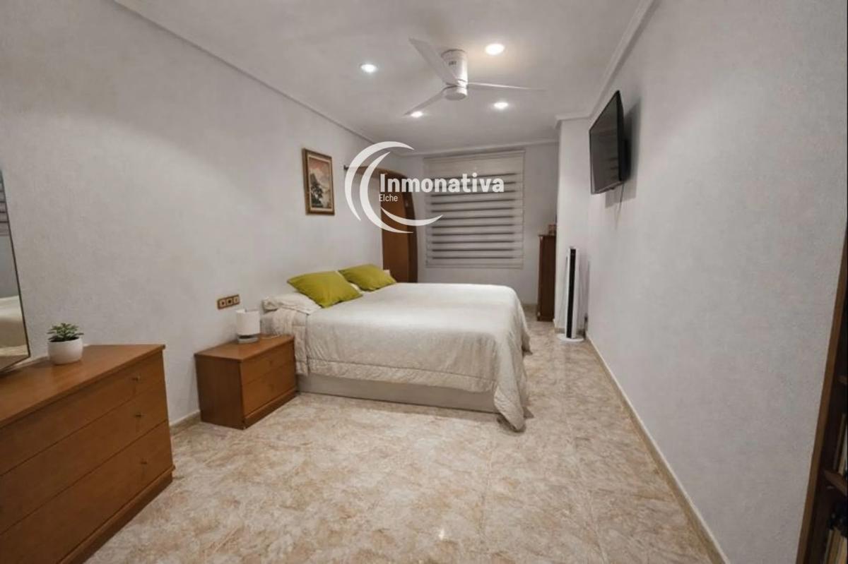 Venta de piso en Barrio San Crispín, Elche / Elx
photo 5