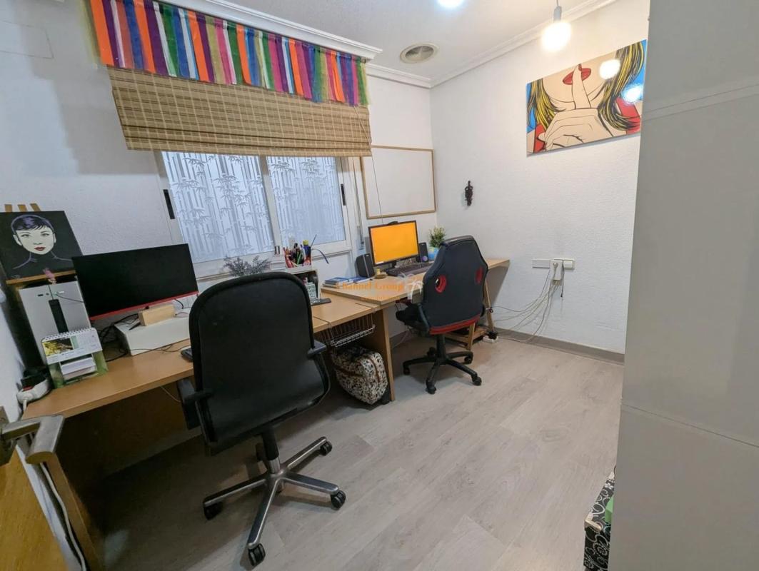Sale of apartment in Barrio Plaza Crevillente-Juzgados, Elche / Elx
photo 5