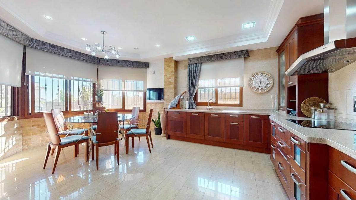 Sale of independent chalet in Calle Antonio Jaen Hidalgo, Elche / Elx
photo 5