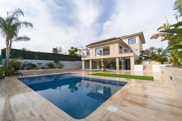 Chalet independiente en venta en Peña de Las Águilas, Elche / Elx
photo 1