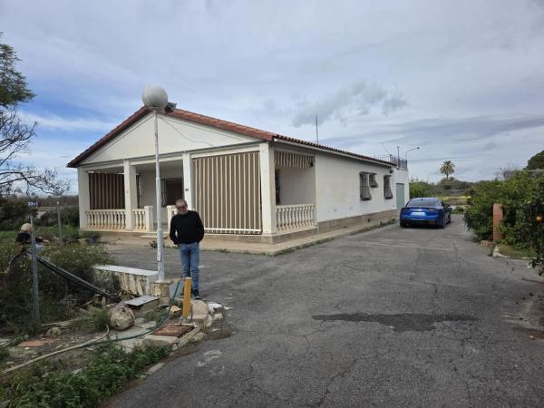 Independent chalet for sale in Las Bayas-Asprillas, Elche / Elx
photo 1