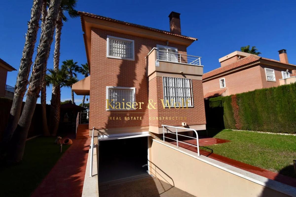 Продажа отдельного шале в Calle Caridad Soler Durá, Гран-Алакант photo 2