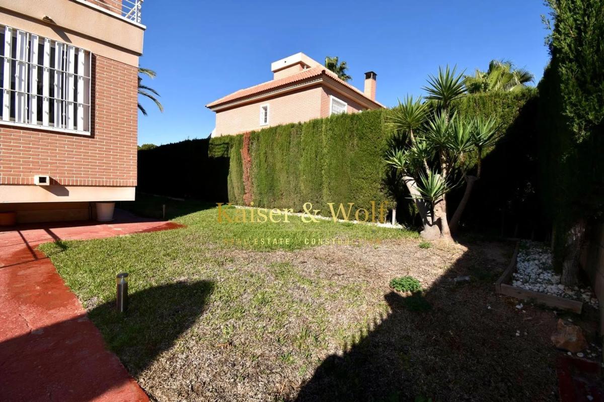 Продажа отдельного шале в Calle Caridad Soler Durá, Гран-Алакант photo 3