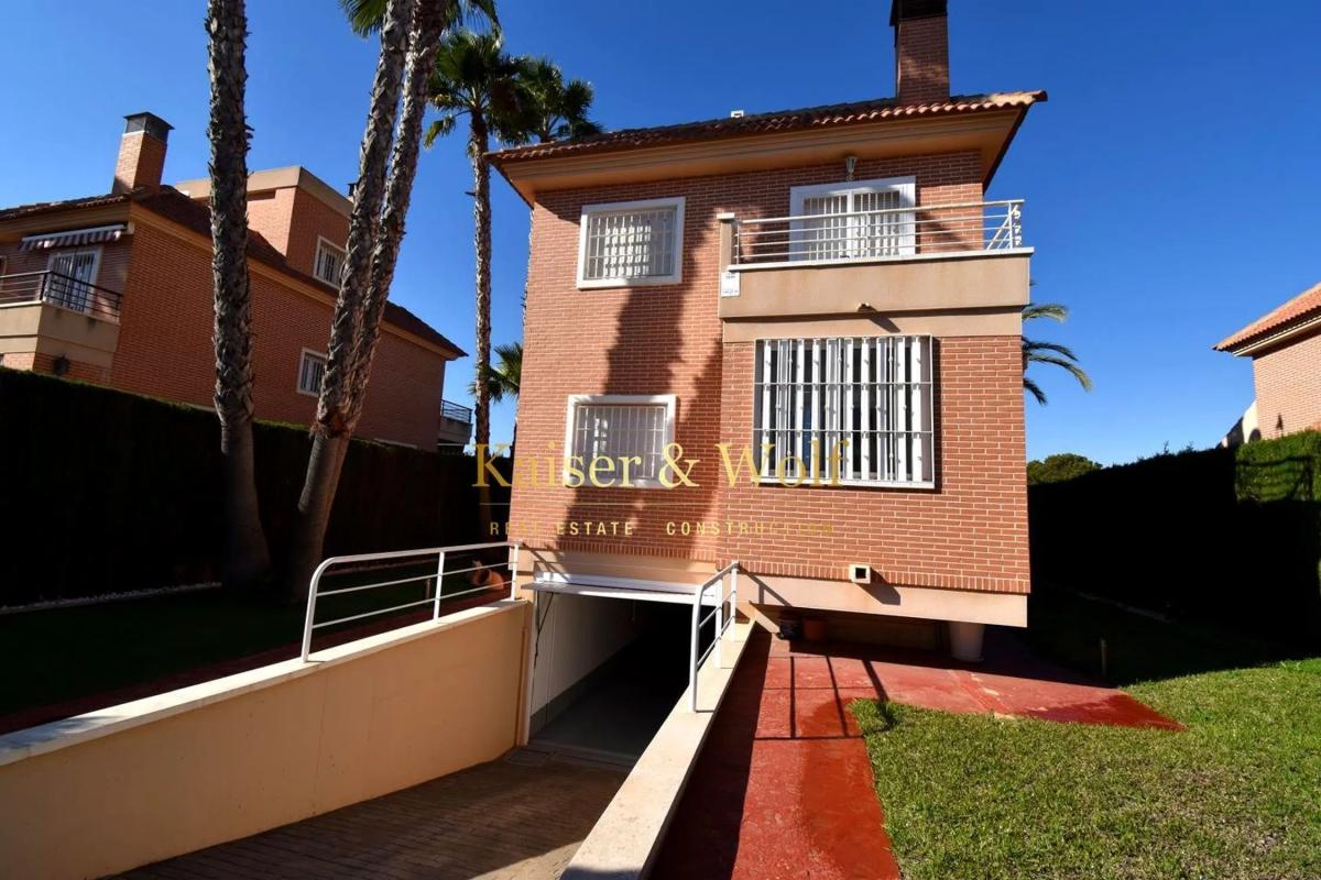 Продажа отдельного шале в Calle Caridad Soler Durá, Гран-Алакант photo 5