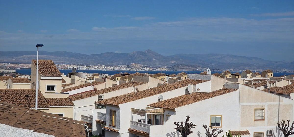 Sprzedaż szeregowego domku w Calle Río Guadalquivir , Gran Alacant photo 4
