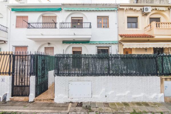 Четырехквартирный дом на продажу на  Calle Severiano Ballesteros , Санта Пола photo 1