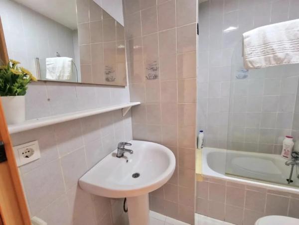 Четырехквартирный дом на продажу на  Calle Gardenias, 53 , Санта Пола photo 1
